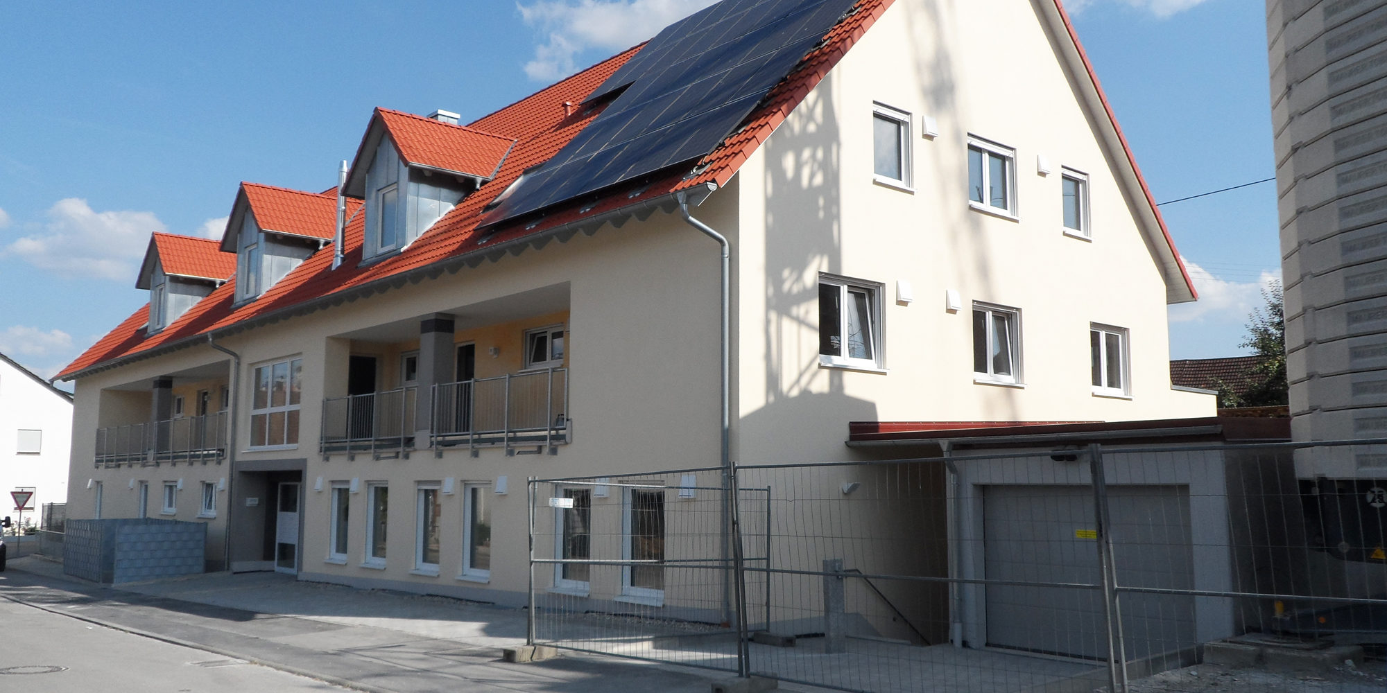 Aktuelles-Maurer_DemenzWG,-Offingen_fertiggestellt-Straßenansicht_neu